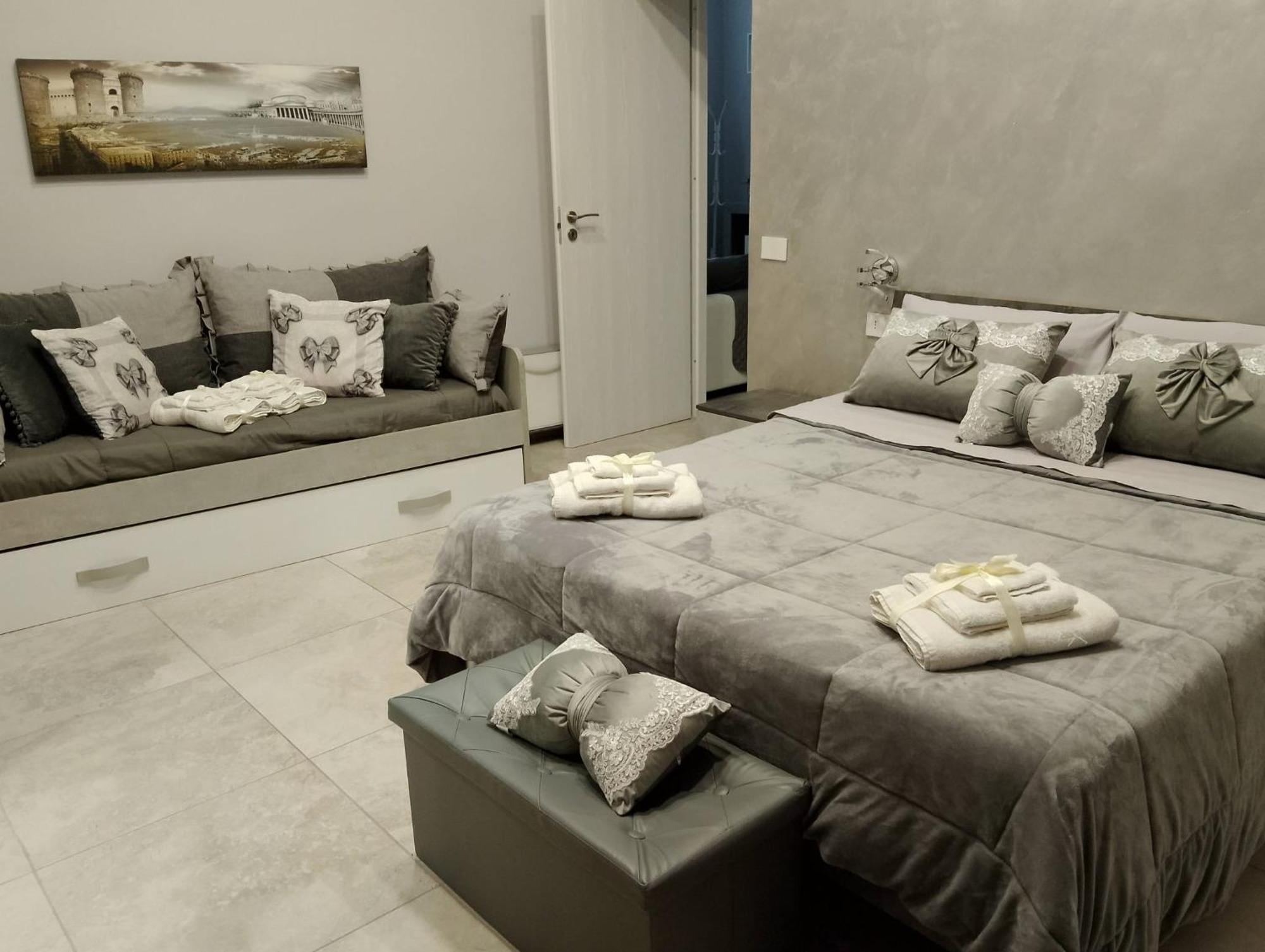 Mary House Napoli Centro Apartment Bagian luar foto